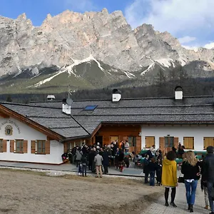 Jaegerhaus , Cortina dʼAmpezzo Itália